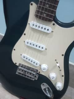 Fender Stratocaster (replica).  WhatsApp 0/3/0/1/9/2/0/9/1/9/0