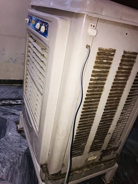 air cooler for sale hy good condition me hy chlny me bhtreen hy 4