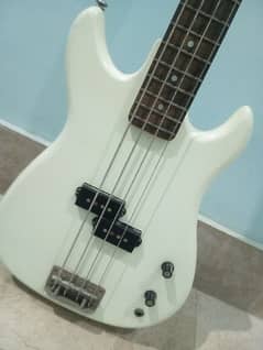 Cort Slammer Bass (replica).  WhatsApp 0/3/0/1/9/2/0/9/1/9/0