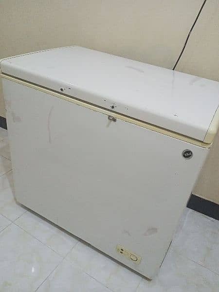 deep freezer In v good condition 0