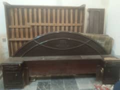 selling bed with matrees bed good condition Hai