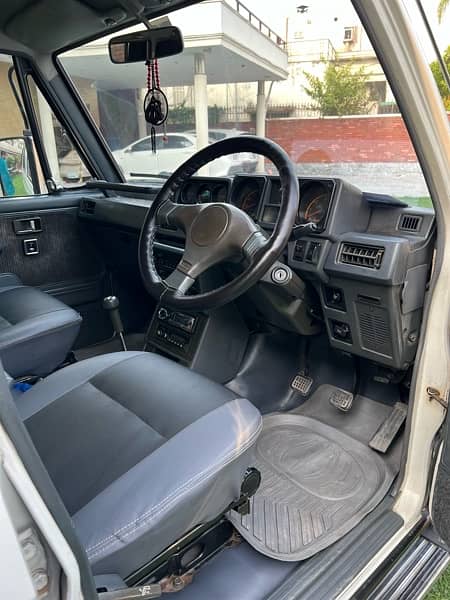 Mitsubishi Pajero 1989 6