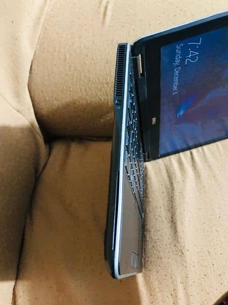 Dell Latitude Model E7240 | Core i5 generation 4th | 4Gb Ram 128 Ssd 1