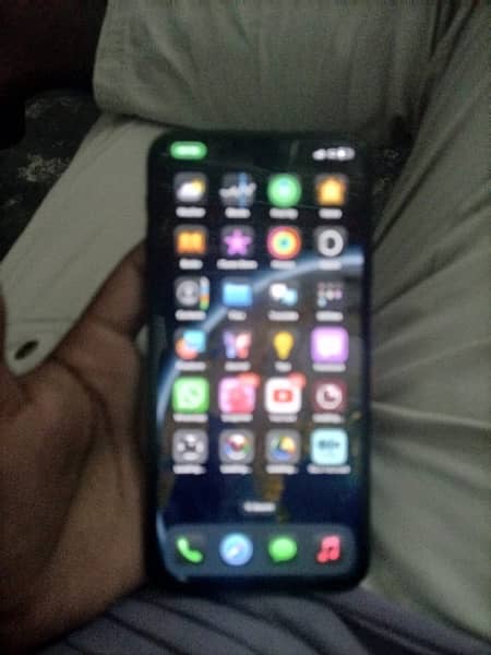 iphone 11 pro max 512Gb good condition 2