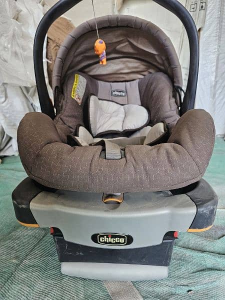 Chicco Carry cot with car seat 0