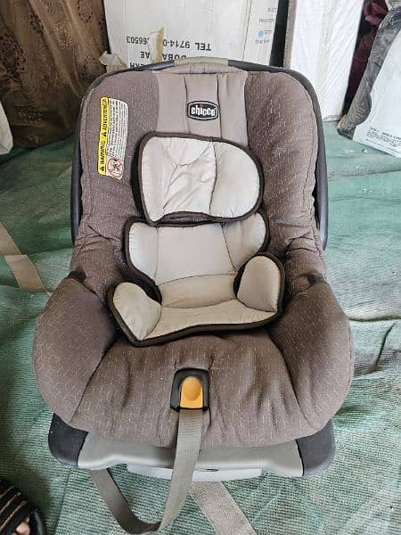 Chicco Carry cot with car seat 4
