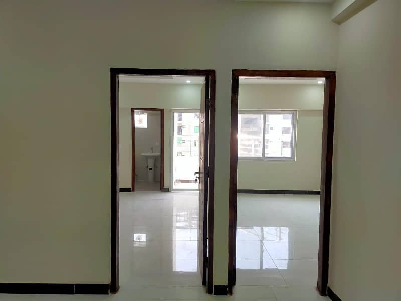 2 bed room unfurnished apartment available for rent in capital residencia 2