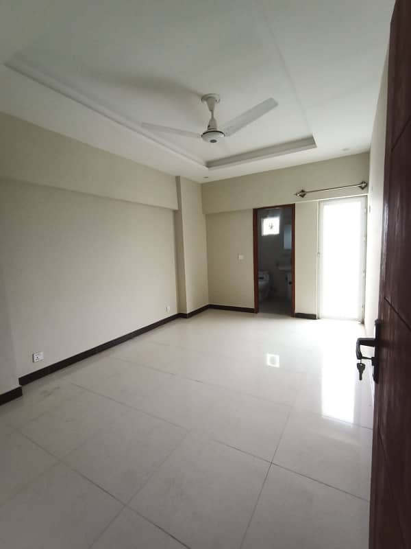 2 bed room unfurnished apartment available for rent in capital residencia 9