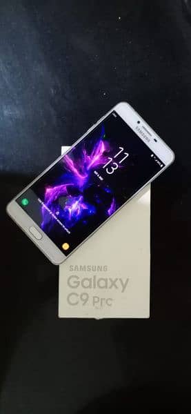 Samsung Galaxy C9 Pro/6gb ram/64gb memory 8