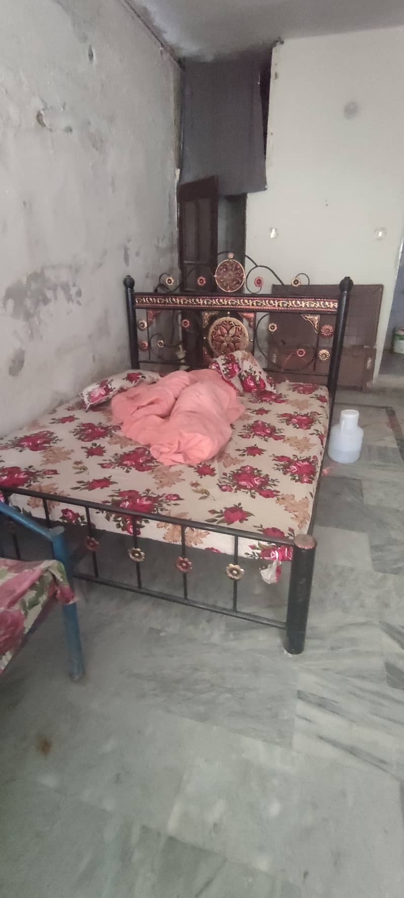 Iron bed with matress 10/10 2