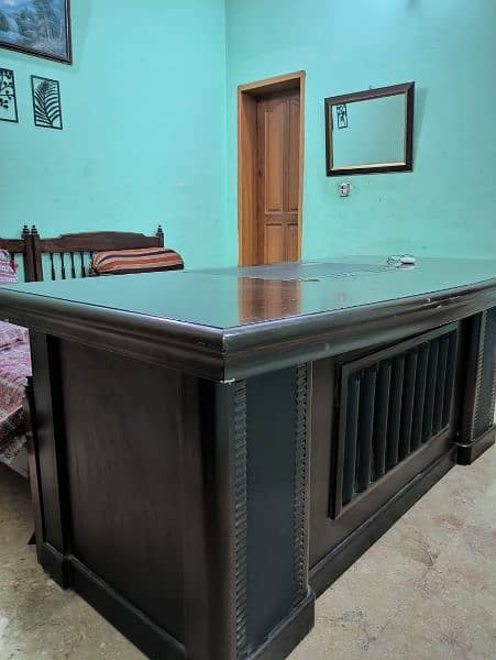 HARD QUALITY WOODEN TABLE 1
