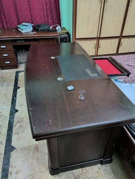 HARD QUALITY WOODEN TABLE 5