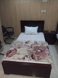 Furnished bed room 2 setters for 2 jobs holders & companies