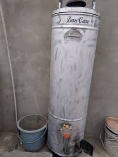 Geyser in Working condition 50 ltr capacity.