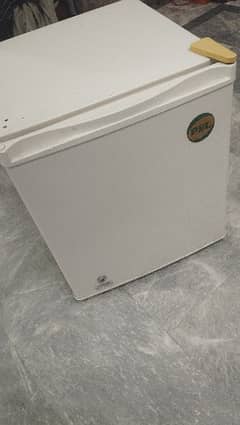 pell smal size fridge new condition cooling well