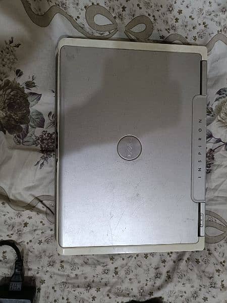 Dell Inspiron for sale in rough condition 0