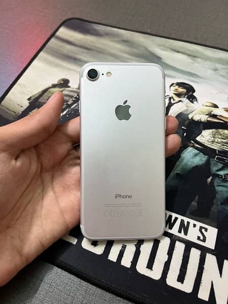 Iphone 7 (2 months sim time) 0