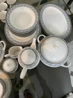 Dinner set,with tea set,porcelain made in China,very good condition