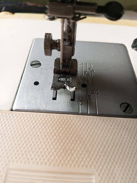 jasmine automatic sewing machine for urgent sale 9