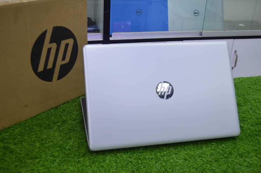 HP Laptop 15-db0xxx AMD Ryzen 5 2500U with Raden Vega Mobile Gfx 8GB 5