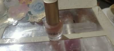 ELLEN TRACY London Nail polish