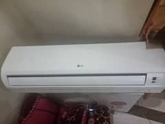 LG split air-conditioner in good condition. ò