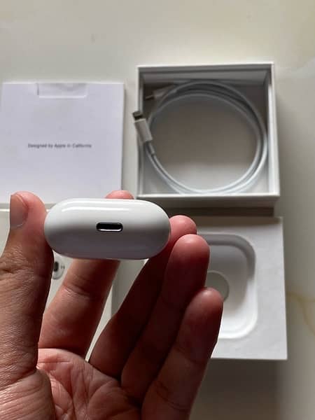 Apple Airpods 2nd generation one side working properly 3