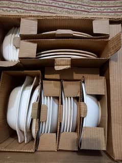 69 Piece Melamine Dinnerware