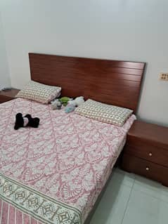 New bed set only 1 month used