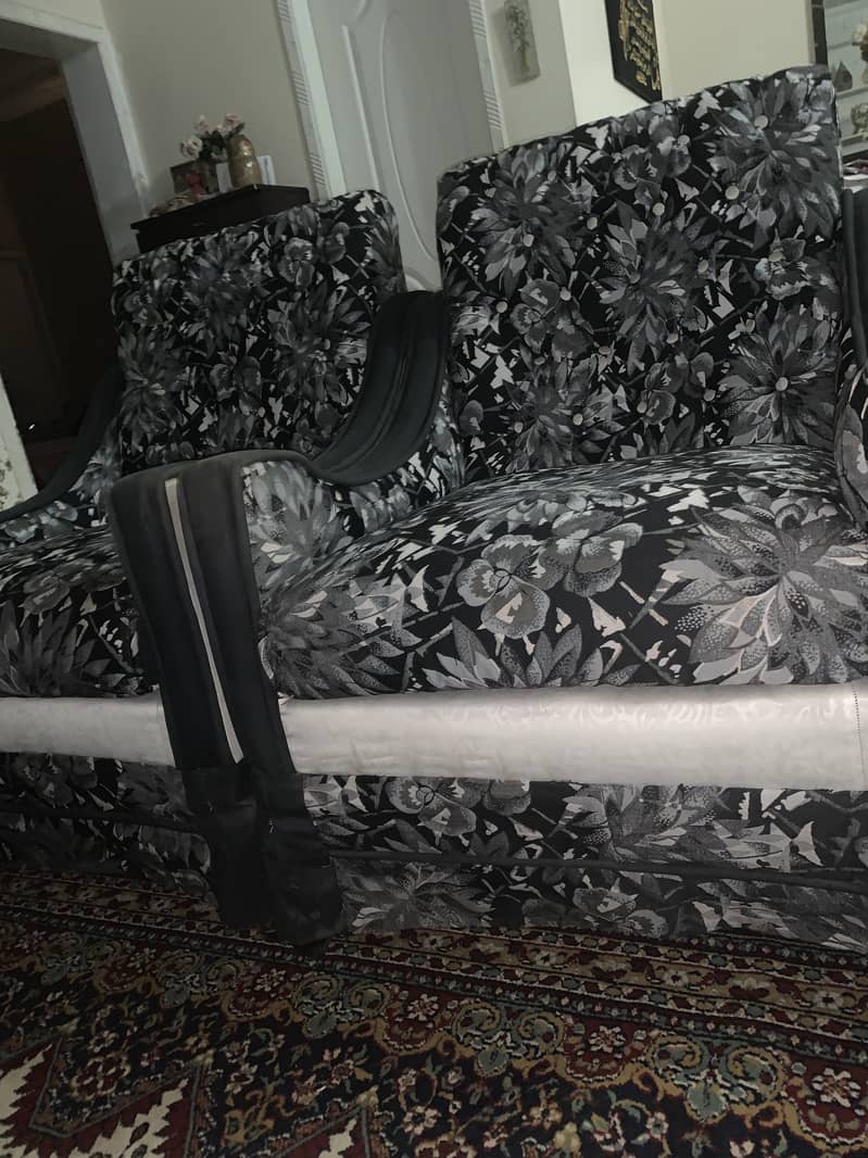 used black n white sofa 0