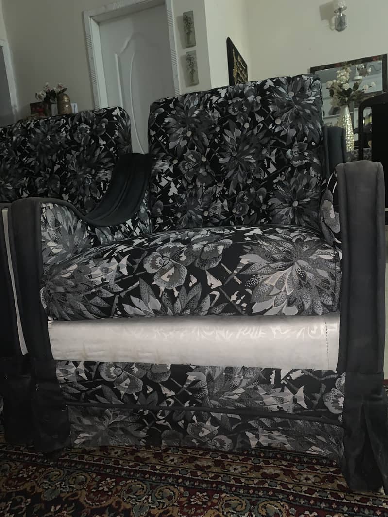 used black n white sofa 1
