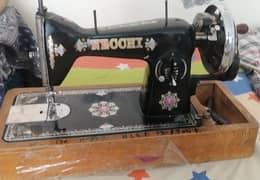 Necchi model 786 sewing machine black+wodden color