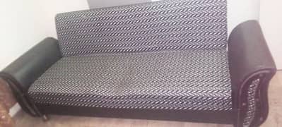 3 seater sofa cumbed in very good condition. .