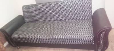 3 seater sofa cumbed in very good condition. . 0