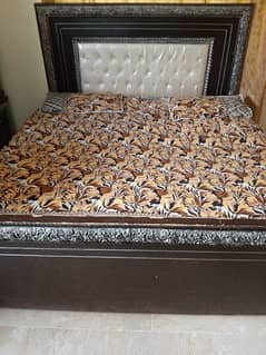Complete Set king Size Bed With 5 Dinning Chairs
