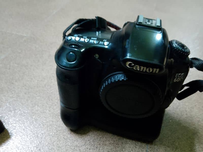 Dslr eos 60 d in new condition 3