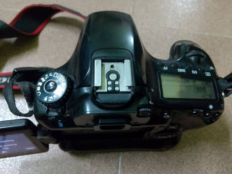 Dslr eos 60 d in new condition 6