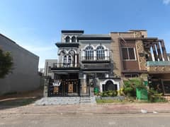 Ideally Located House Of 5 Marla Is Available For sale In Bahria Town