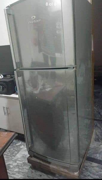dawlance medium fridge 10/10 genuine condition 0