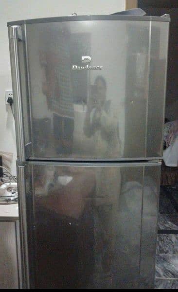 dawlance medium fridge 10/10 genuine condition 1