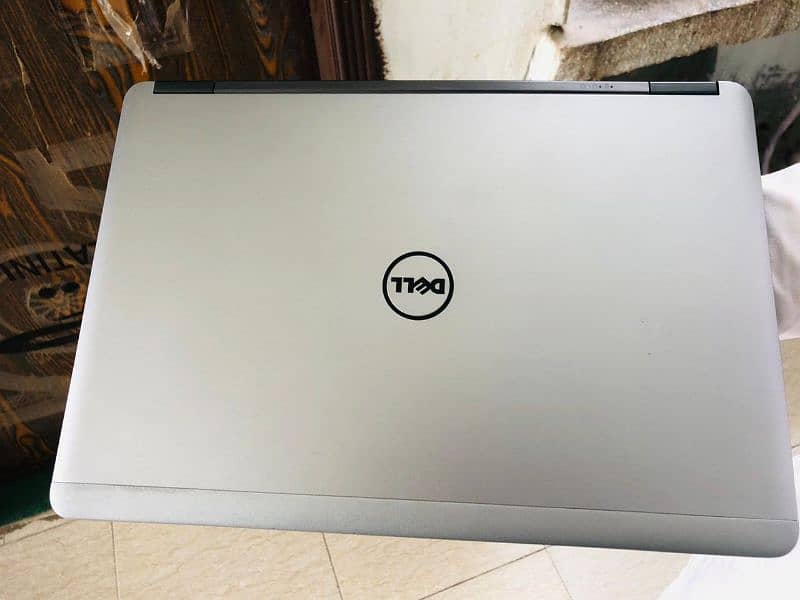 Dell laptop with high genuine condition 2