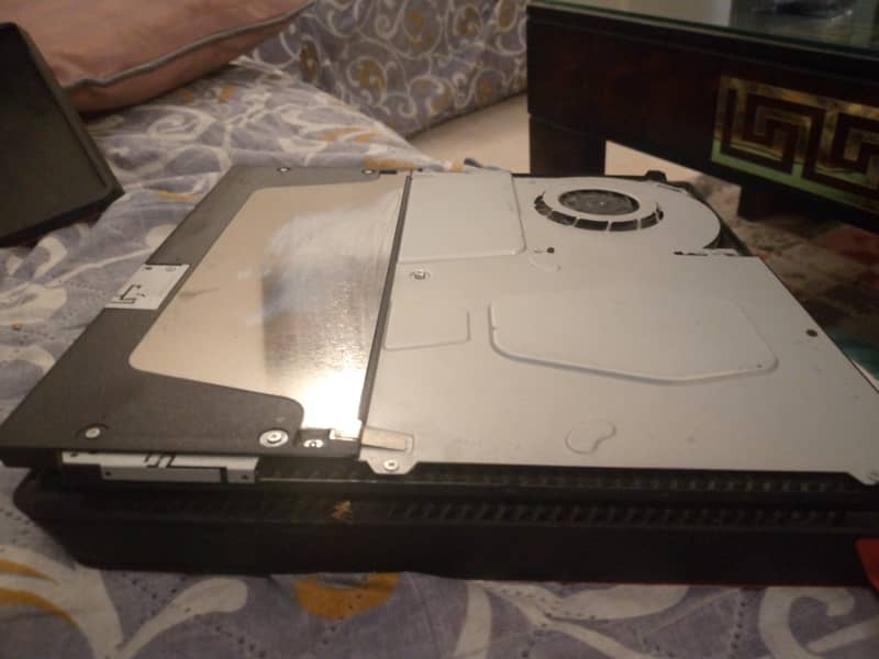 Ps 4 slim 500 gb with 2 controllers and  GTA v cd 6