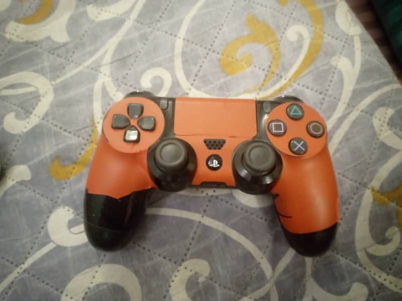 Ps 4 slim 500 gb with 2 controllers and  GTA v cd 9