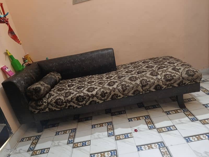 big Diwan sofa use bed Ki tarha bi use ho sekta ha 0