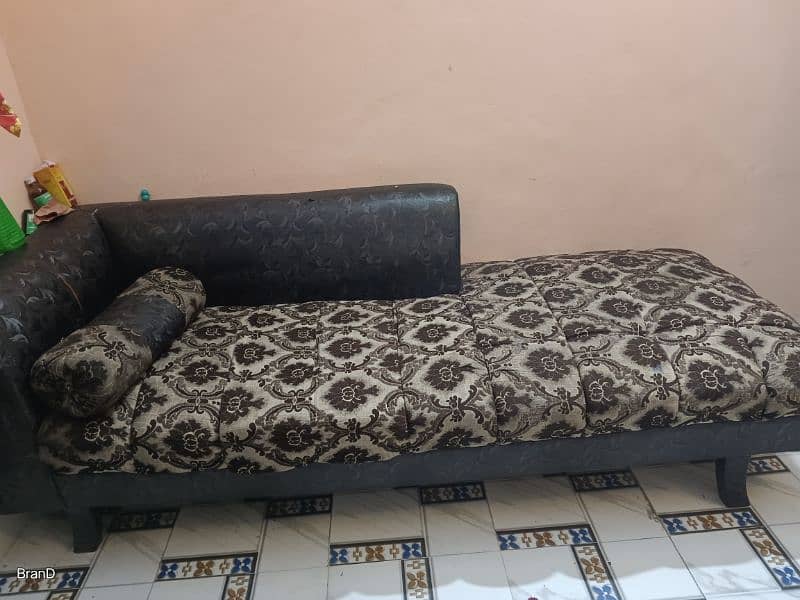 big Diwan sofa use bed Ki tarha bi use ho sekta ha 1