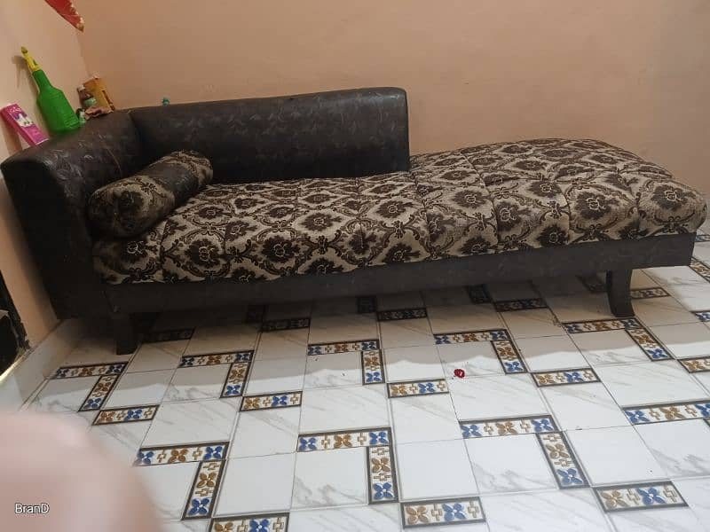 big Diwan sofa use bed Ki tarha bi use ho sekta ha 2