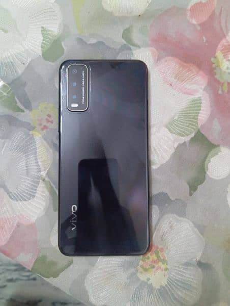 Vivo y20  4/64GB with box and charger 0