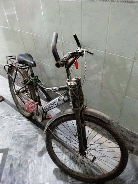 Full size bicycle in Good condition. 2