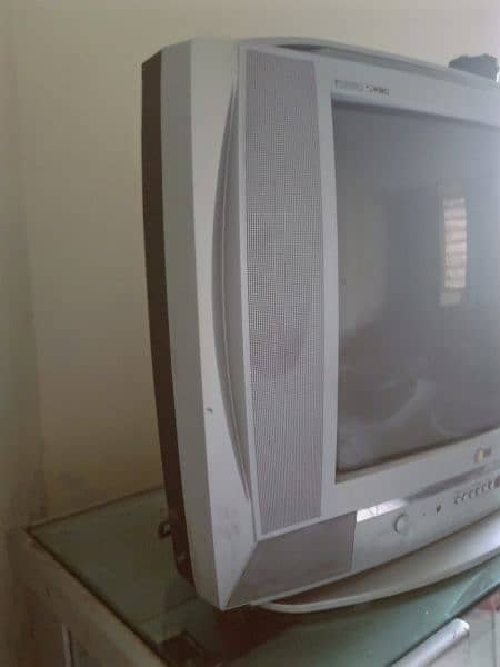 LG TV AND TROLLY 1