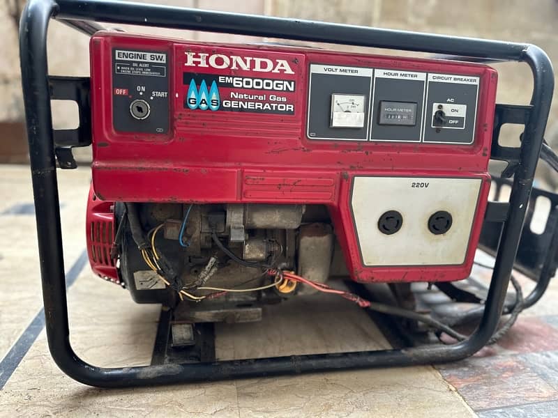 HONDA  ELEMAX ORIGINALLY GAS  PATROL 6 kwa self starting 5